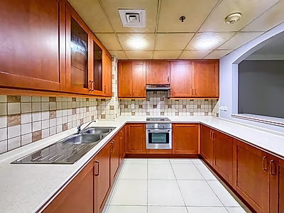 ONE-BEDROOM SEMI-FURNISHED APARTMENT IN PORTO ARABIA