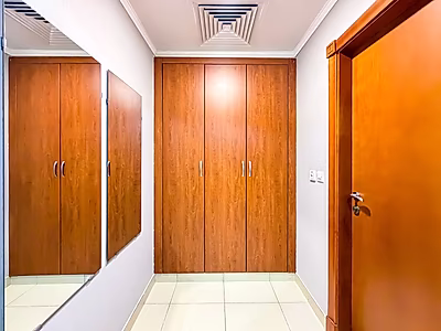 ONE-BEDROOM SEMI-FURNISHED APARTMENT IN PORTO ARABIA