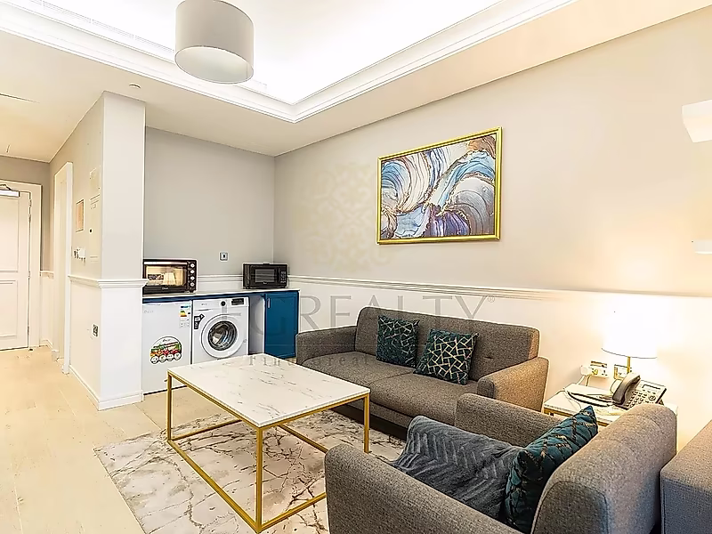 Charming Studio with Modern Elegance - Photo 2
