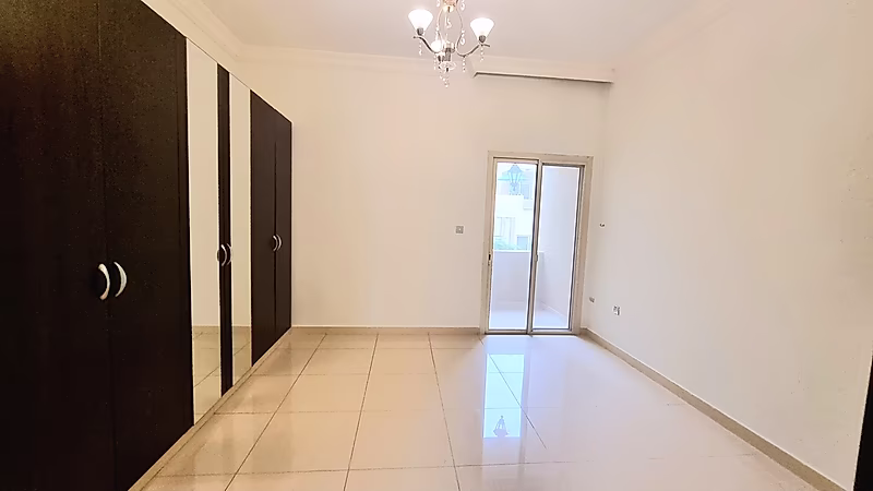 فيلا مكونة من 5 غرف نوم + غرفة خادمة في مجمع مناسب للعائلات - Photo 4