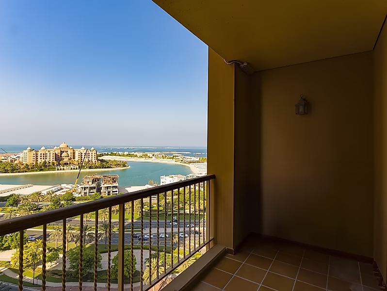WELL MAINTAINED 1 BEDROOM | PORTO ARABIA - Photo 2