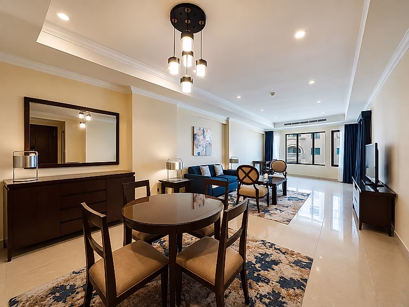 SPACIOUS 1-BEDROOM | FURNISHED | PRIME PEARL LOCATION - Photo 2
