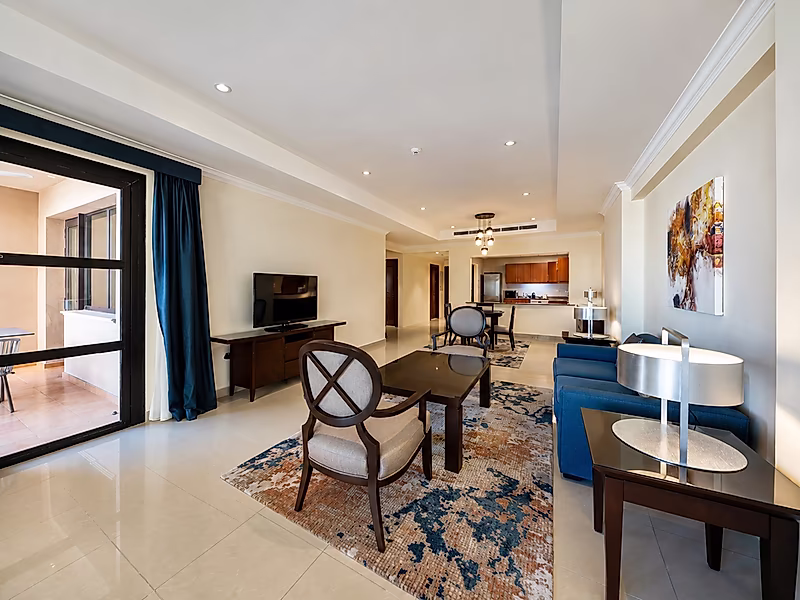 SPACIOUS 1-BEDROOM | FURNISHED | PRIME PEARL LOCATION - Photo 3