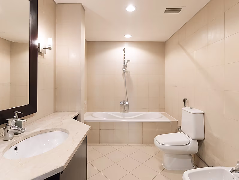 WELL MAINTAINED 1 BEDROOM | PORTO ARABIA - Photo 6