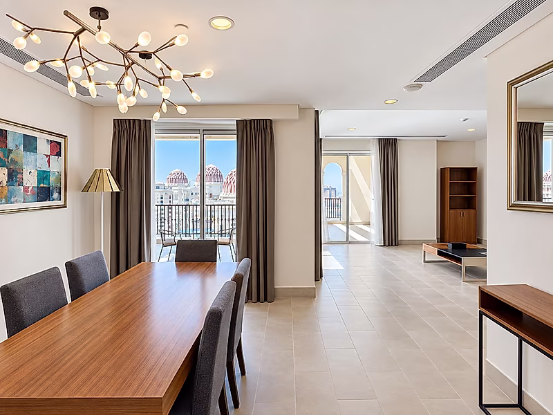 FURNISHED 3-BEDROOM+MAIDS  | BILLS IN | SEA VIEW | BALCONIES | PEARL - Photo 2