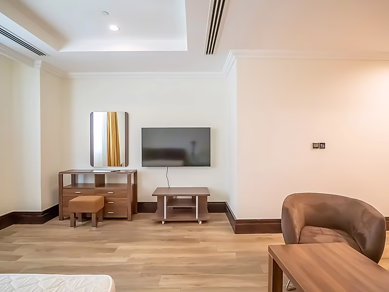 BEACH ACCESS | FULLY FURNISHED STUDIO APARTMENT - Photo 3