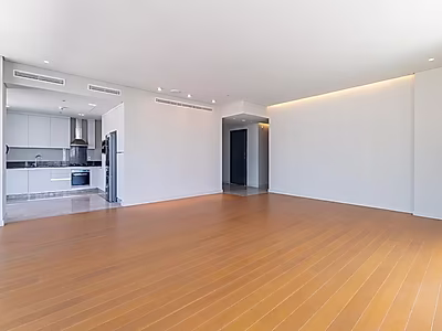 Expansive 3-Bedroom + Maid's Residence | 309 sqm