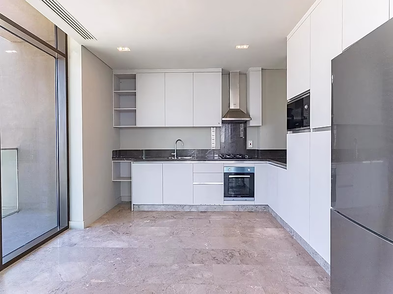 Expansive 3-Bedroom + Maid's Residence | 309 sqm - Photo 7