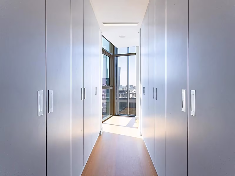 Expansive 3-Bedroom + Maid's Residence | 309 sqm - Photo 9