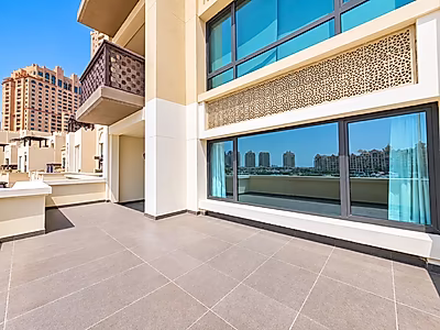 CHIC 2-BEDROOM TOWNHOUSE WITH MARINA VIEWS