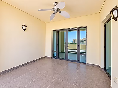 CHIC 2-BEDROOM TOWNHOUSE WITH MARINA VIEWS