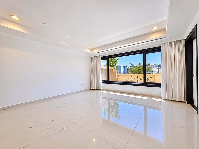CHIC 2-BEDROOM TOWNHOUSE WITH MARINA VIEWS - Photo 10