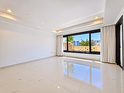 CHIC 2-BEDROOM TOWNHOUSE WITH MARINA VIEWS