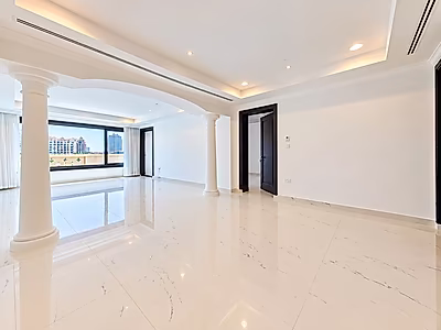 CHIC 2-BEDROOM TOWNHOUSE WITH MARINA VIEWS