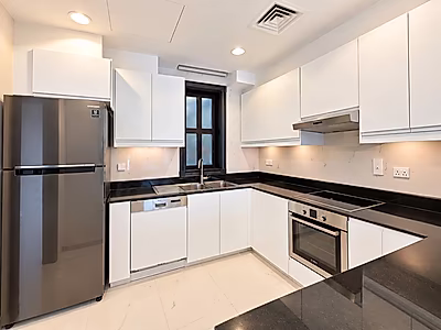 CHIC 2-BEDROOM TOWNHOUSE WITH MARINA VIEWS