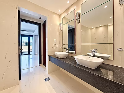 CHIC 2-BEDROOM TOWNHOUSE WITH MARINA VIEWS
