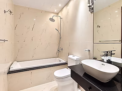 CHIC 2-BEDROOM TOWNHOUSE WITH MARINA VIEWS