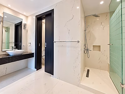 CHIC 2-BEDROOM TOWNHOUSE WITH MARINA VIEWS