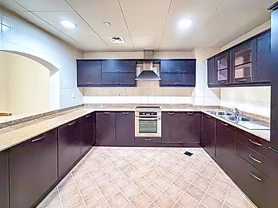 SPACIOUS STUDIO FOR RENT IN PORTO ARABIA