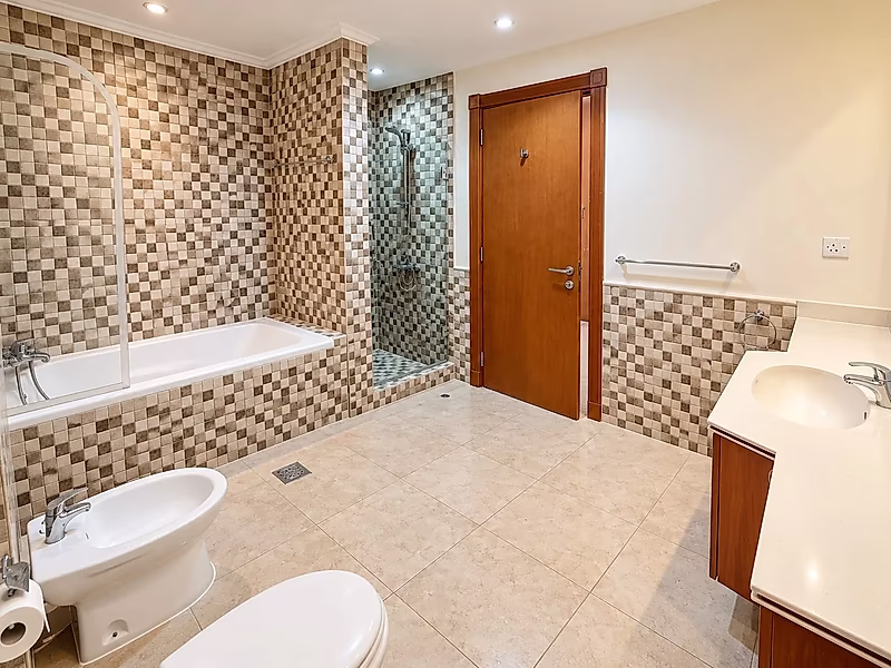 SPACIOUS 2 BEDROOM APARTMENT FOR SALE | PORTO ARABIA - Photo 3