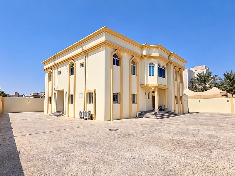 فيلا للبيع | موقع مميز في لقطيفية | بالقرب من السفارات - Photo 1