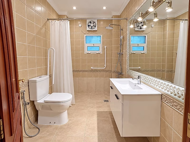 878 SQM Family Villa with Multiple Annexes | New Salata - Photo 31