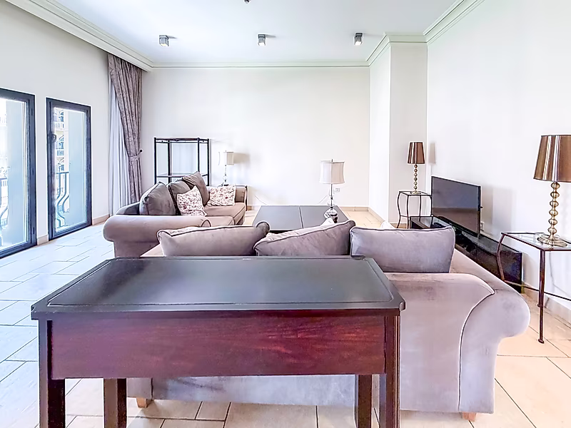 ELEGANT THREE-BEDROOM TOWNHOUSE WITH LUXURIOUS FINISHES - Photo 6