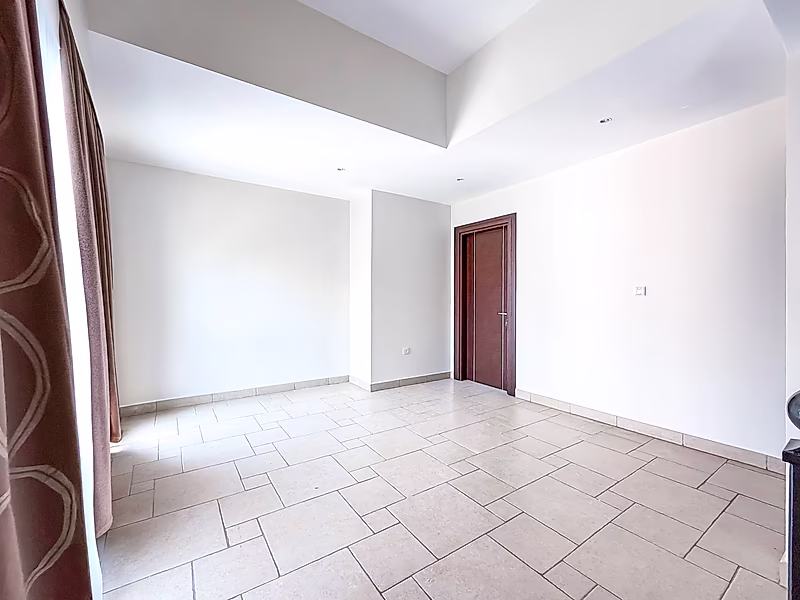 ELEGANT THREE-BEDROOM TOWNHOUSE WITH LUXURIOUS FINISHES - Photo 12