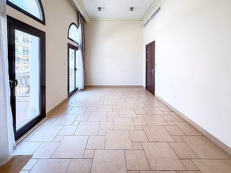 ELEGANT THREE-BEDROOM TOWNHOUSE WITH LUXURIOUS FINISHES - Photo 14