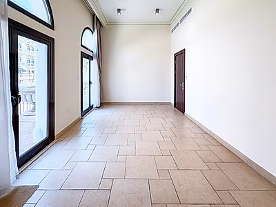 تاونهاوس أنيق بثلاث غرف نوم بتشطيبات فاخرة