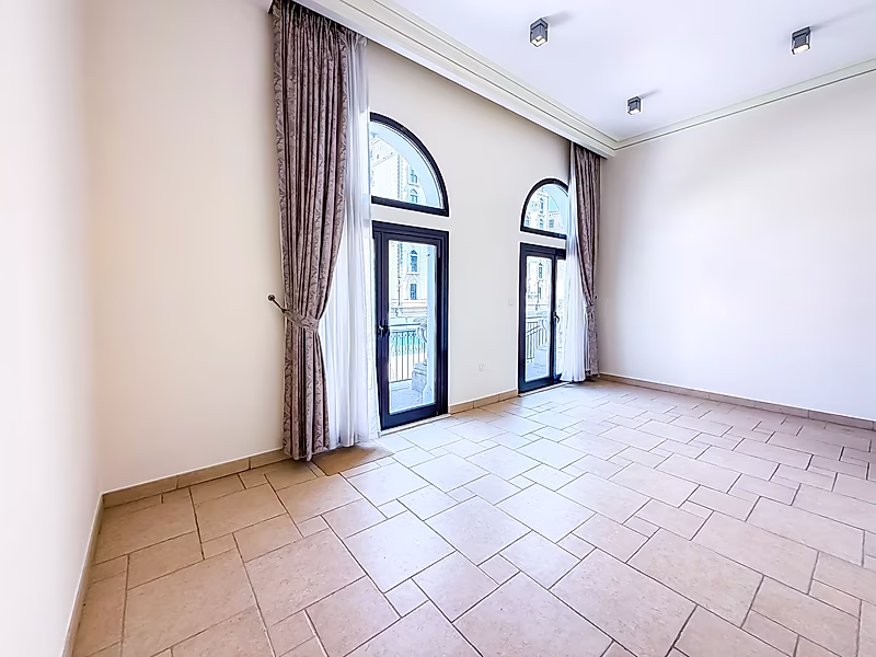 ELEGANT THREE-BEDROOM TOWNHOUSE WITH LUXURIOUS FINISHES - Photo 15