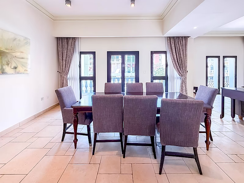 ELEGANT THREE-BEDROOM TOWNHOUSE WITH LUXURIOUS FINISHES - Photo 20