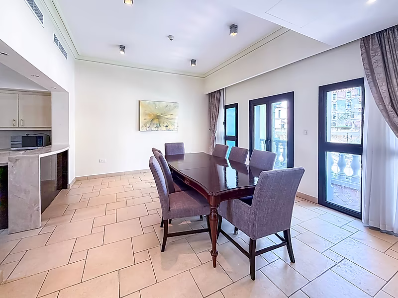 ELEGANT THREE-BEDROOM TOWNHOUSE WITH LUXURIOUS FINISHES - Photo 21