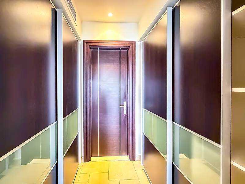 ELEGANT THREE-BEDROOM TOWNHOUSE WITH LUXURIOUS FINISHES - Photo 26