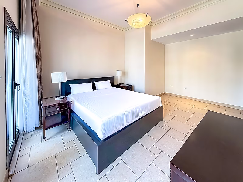 ELEGANT THREE-BEDROOM TOWNHOUSE WITH LUXURIOUS FINISHES - Photo 29