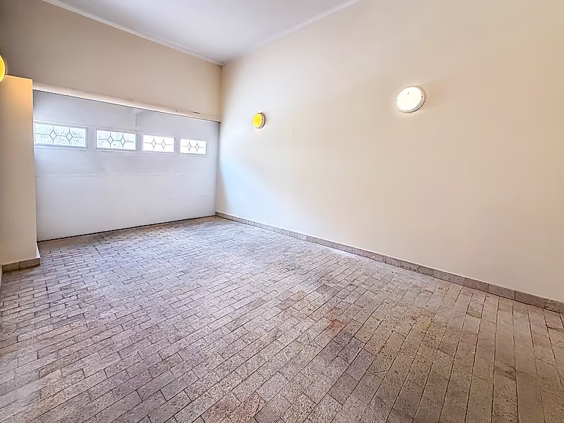 ELEGANT THREE-BEDROOM TOWNHOUSE WITH LUXURIOUS FINISHES - Photo 30