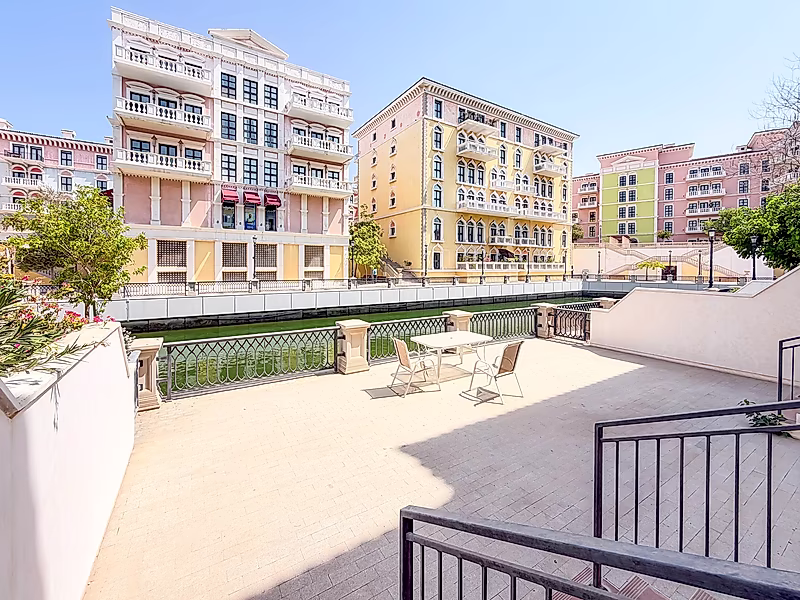 ELEGANT THREE-BEDROOM TOWNHOUSE WITH LUXURIOUS FINISHES - Photo 43