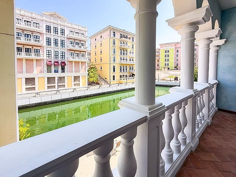 ELEGANT THREE-BEDROOM TOWNHOUSE WITH LUXURIOUS FINISHES - Photo 45