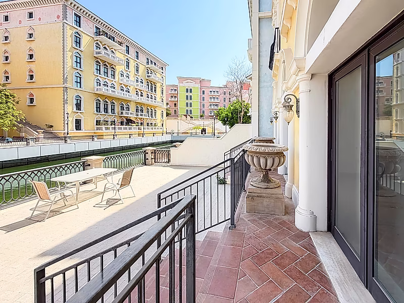 ELEGANT THREE-BEDROOM TOWNHOUSE WITH LUXURIOUS FINISHES - Photo 48