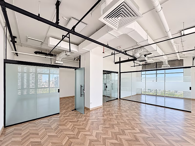 175 SQM Fully Fitted Office | Glass Partitions | Lusail Marina - Photo 3