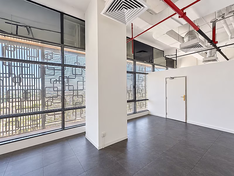 175 SQM Fully Fitted Office | Glass Partitions | Lusail Marina - Photo 6