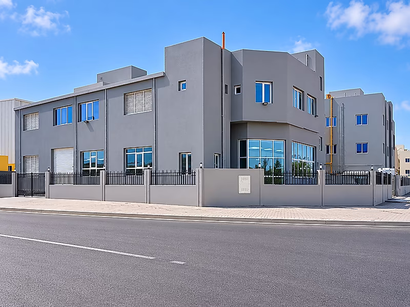 SALE- Workshop, Showroom & Accommodation in Birkat - Photo 1