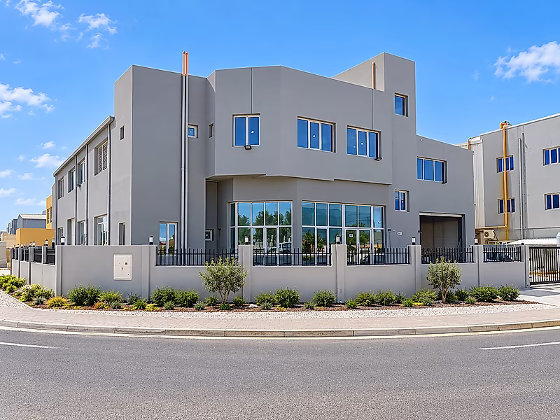 SALE- Workshop, Showroom & Accommodation in Birkat - Photo 2