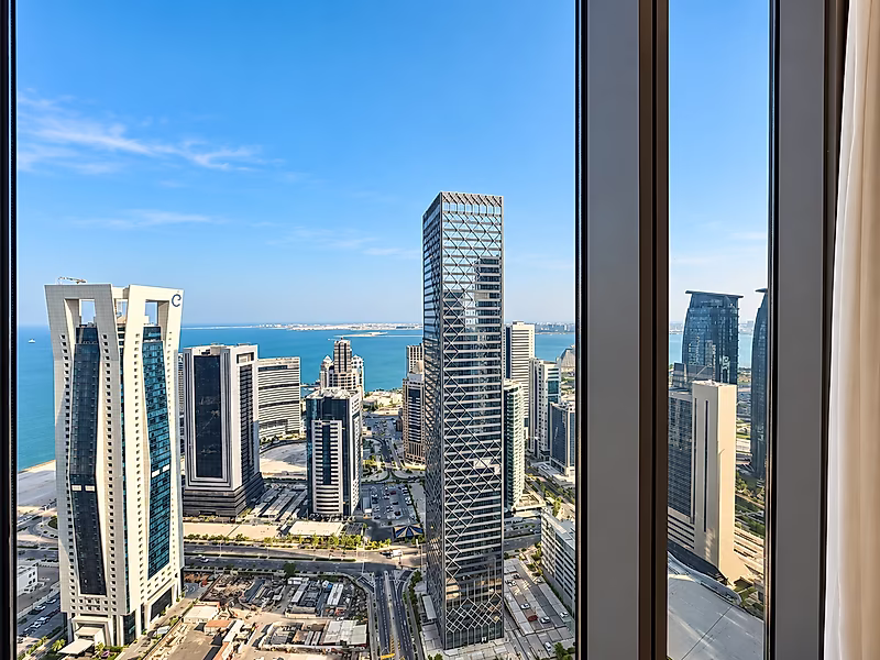 STUNNING FULLY RENOVATED 3BEDROOM LUXURY | HIGH FLOOR | BILLS INCLUDED - Photo 1