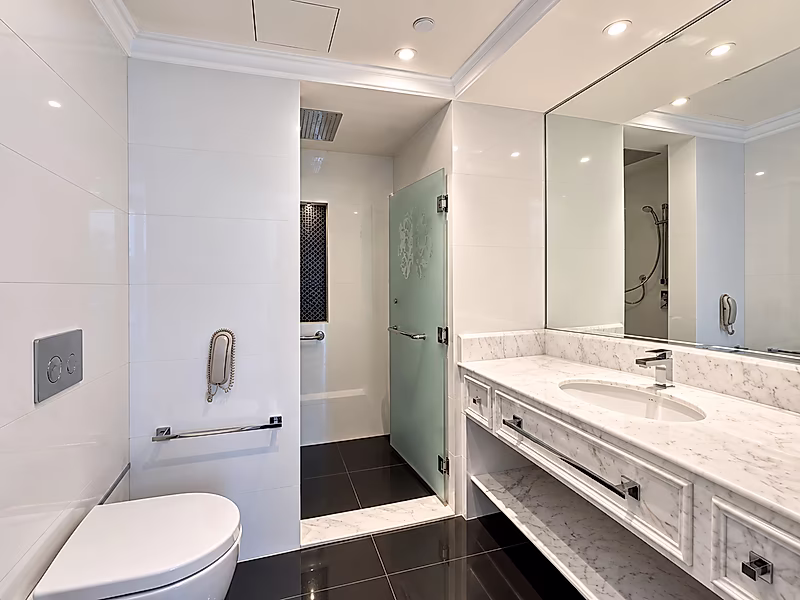 STUNNING FULLY RENOVATED 3BEDROOM LUXURY | HIGH FLOOR | BILLS INCLUDED - Photo 12
