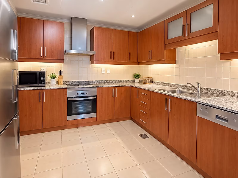 CHIC 1BR APARTMENT | CONTEMPORARY ELEGANCE - Photo 2