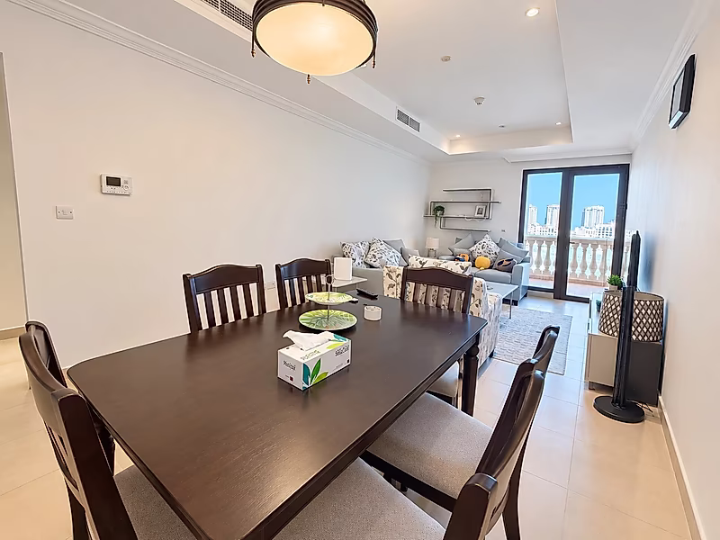CHIC 1BR APARTMENT | CONTEMPORARY ELEGANCE - Photo 4