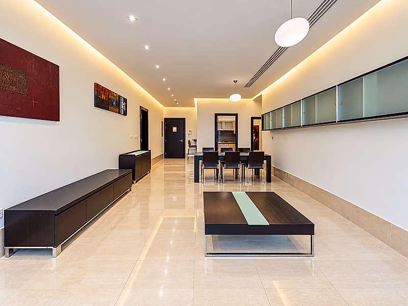 FULLY FURNISHED 2-BEDROOM + MAID | WEST BAY - Photo 2