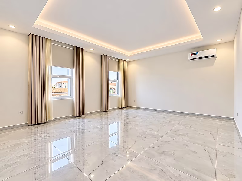 OPULENT FAMILY VILLA | SPACIOUS & ELEGANT - Photo 4