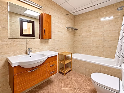 CHIC 1BR APARTMENT WITH DUAL BATHROOMS